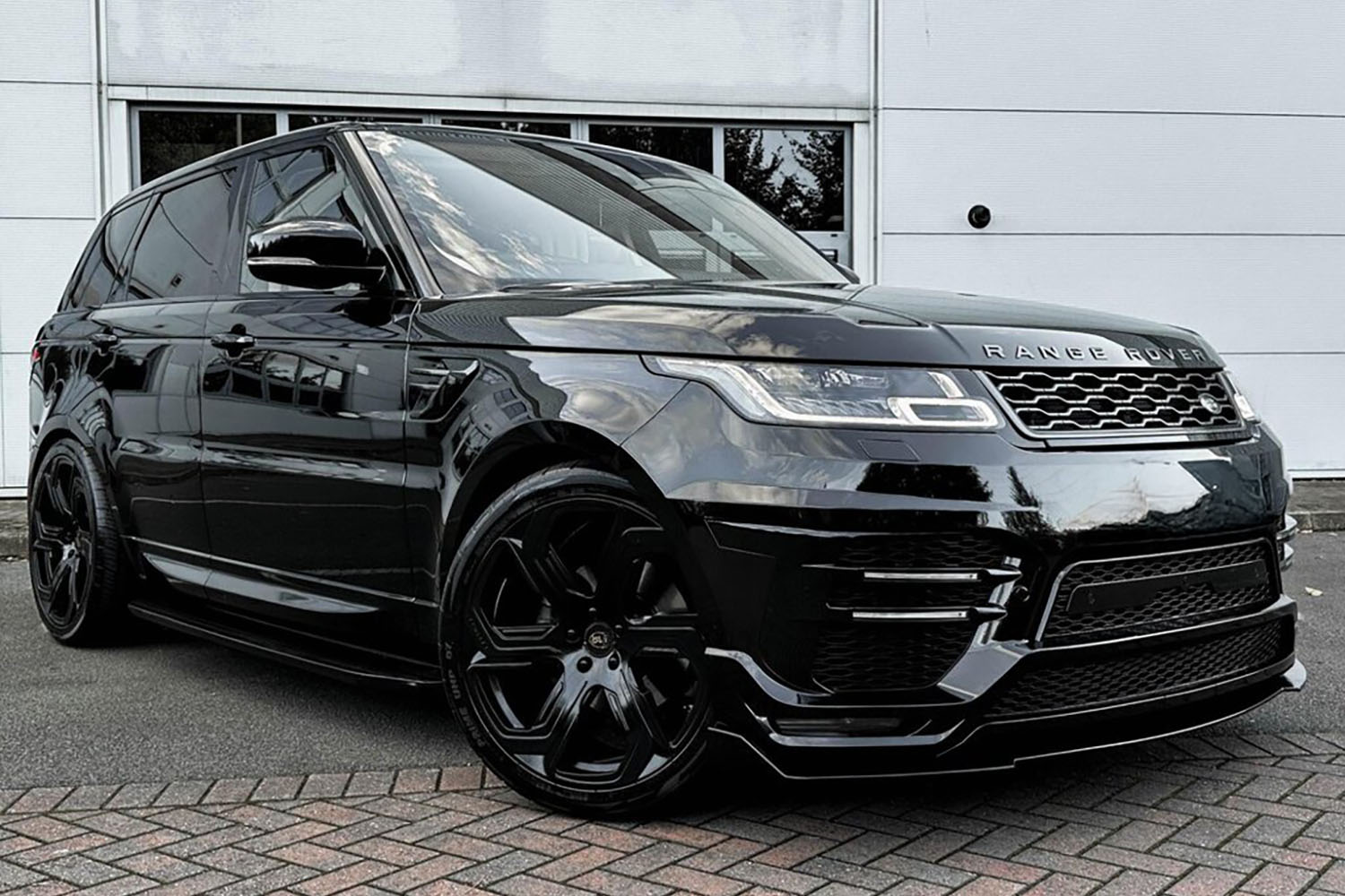 rrs_barugzai_sport_aero_II_black_sabre_gb_fr_quarter_view