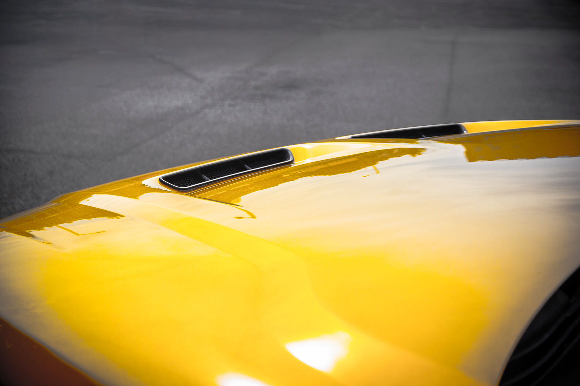 cabaro_magma_edition_bonnet_detail_portfolio_gallery_container_1875x1250