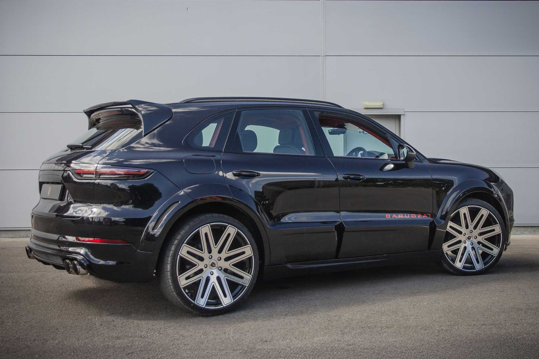 eleganza_cayenne_lusso_edition_rear_quarter_top_angle_quarter_detail_portfolio_gallery_container_1875x1250