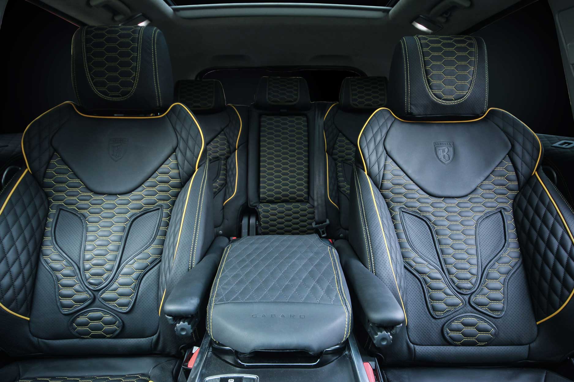 interior_gallery_cabaro_xpressions_494_black_gold_front_on