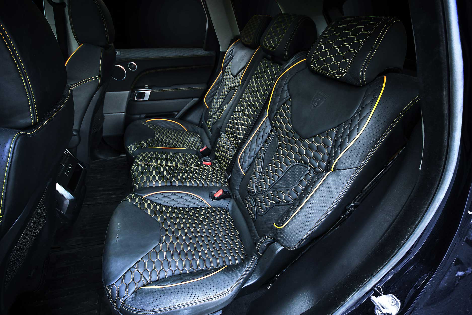 interior_gallery_cabaro_xpressions_494_black_gold_rear_passenger