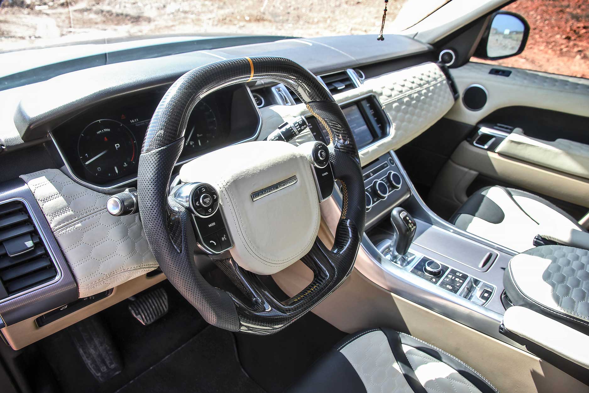 interior_gallery_sport_494_ivory_black_steering_wheel