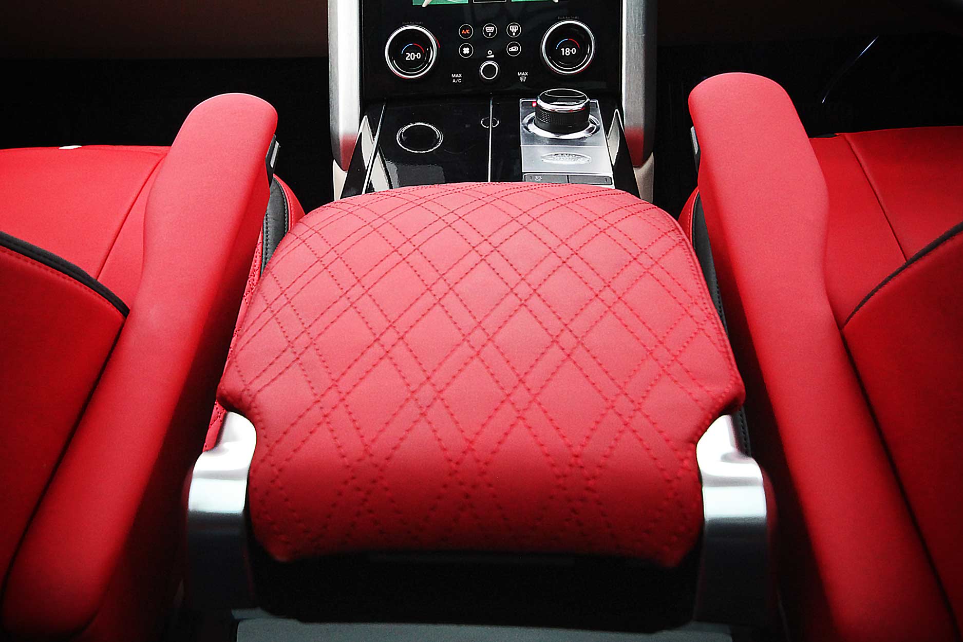 interior_gallery_bison_executive_405_red_cream_centre_armrest