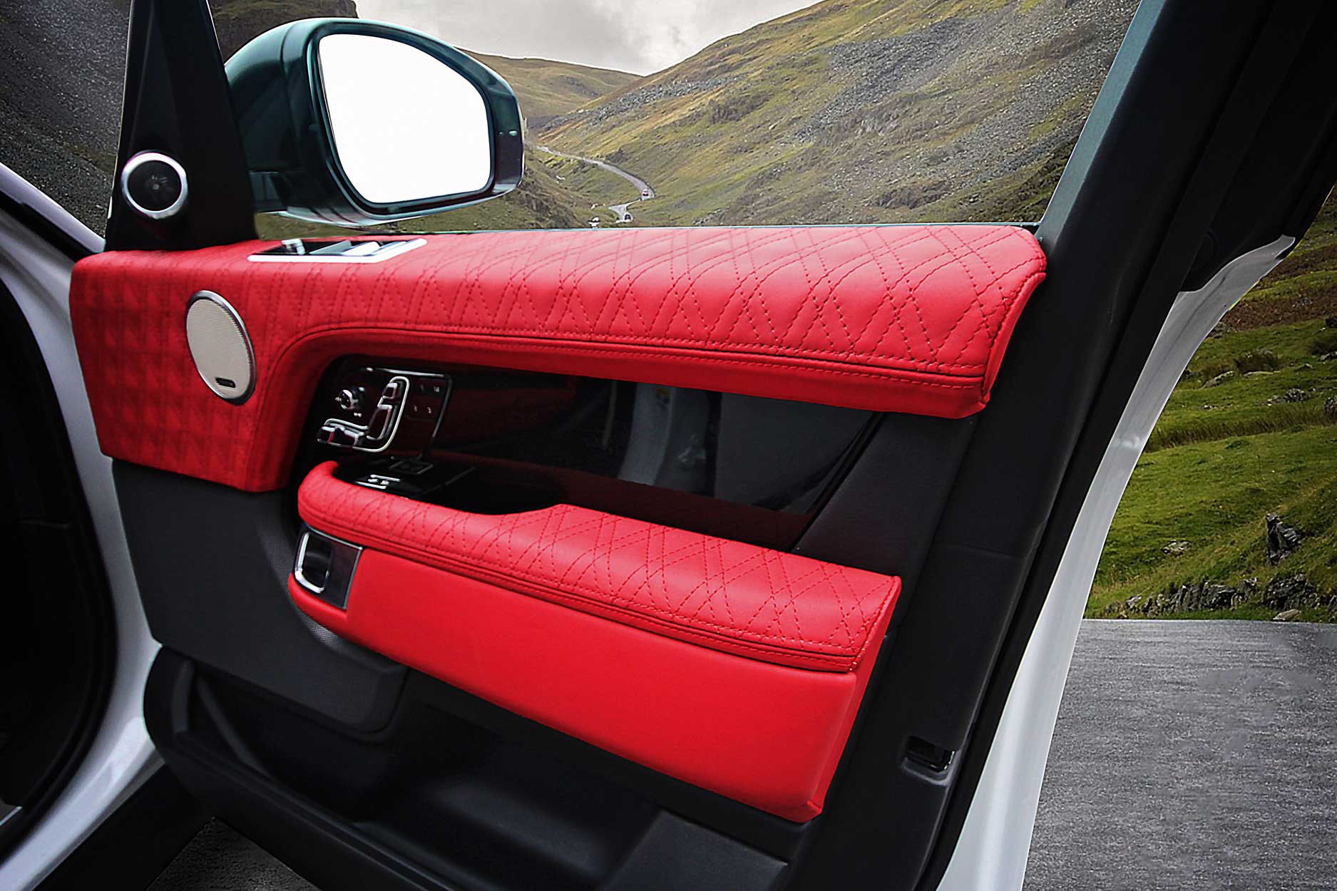 interior_gallery_bison_executive_405_red_cream_doorcards