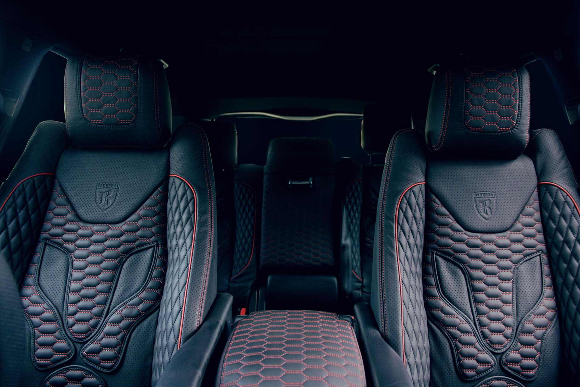 interior_gallery_bison_xpressions_405_black_red_front_on