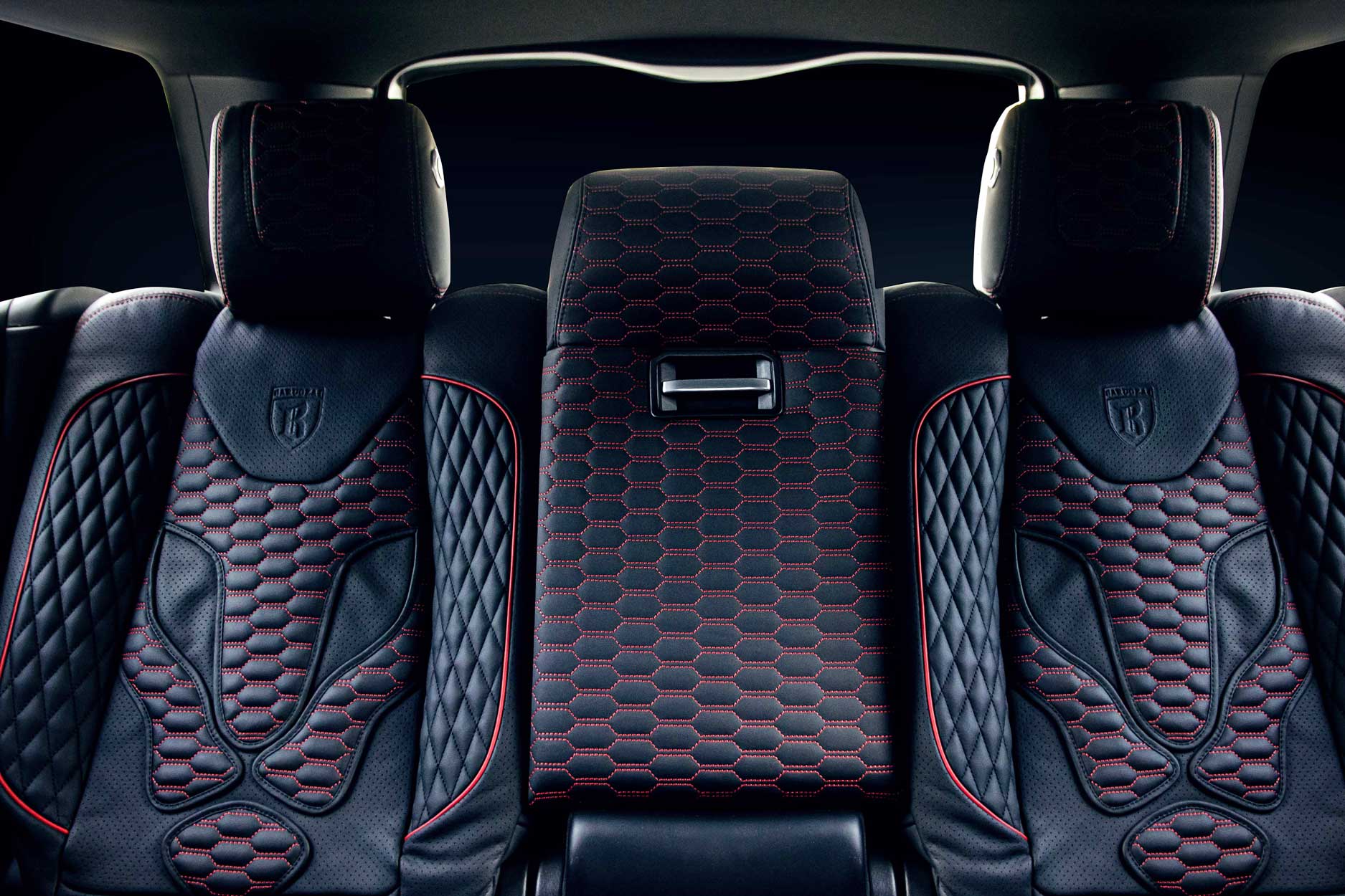 interior_gallery_bison_xpressions_405_black_red_rear_on