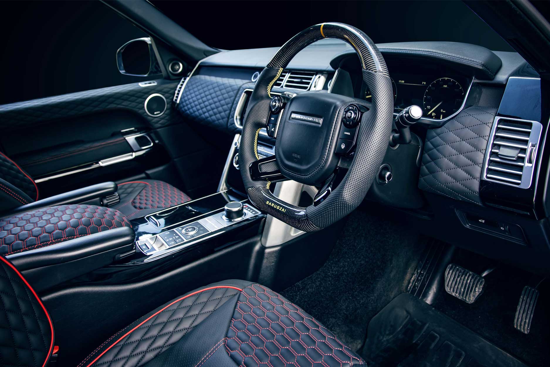 interior_gallery_bison_xpressions_405_black_red_steering_wheel