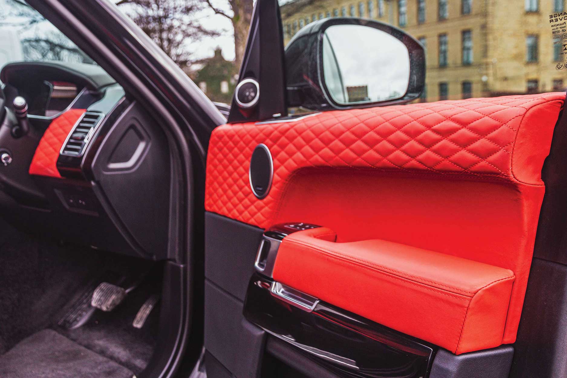 interior_gallery_bison_xpressions_405_red_door_cards