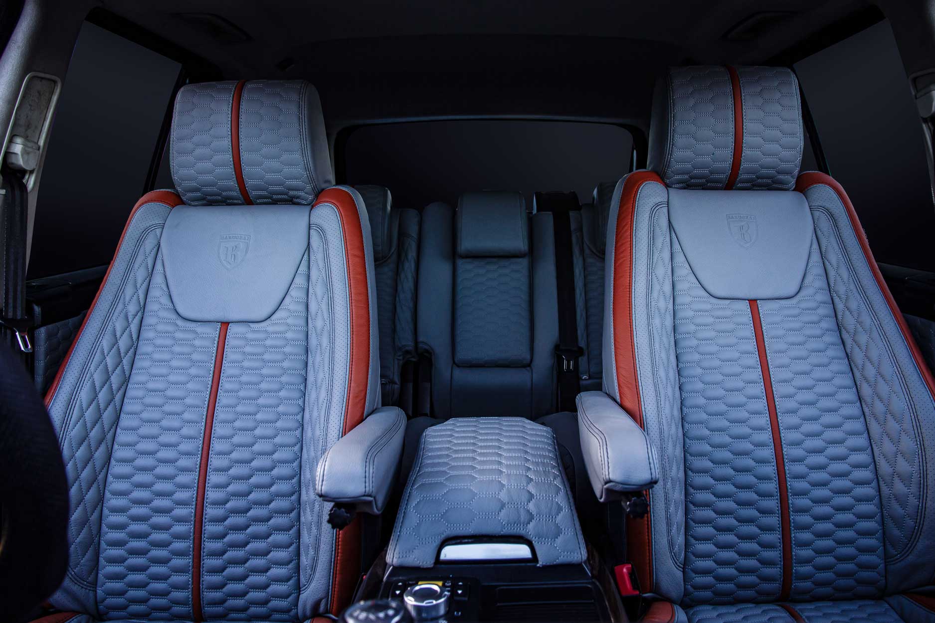 interior_gallery_classic_sport_320_grey_orange_front_seats_front_on