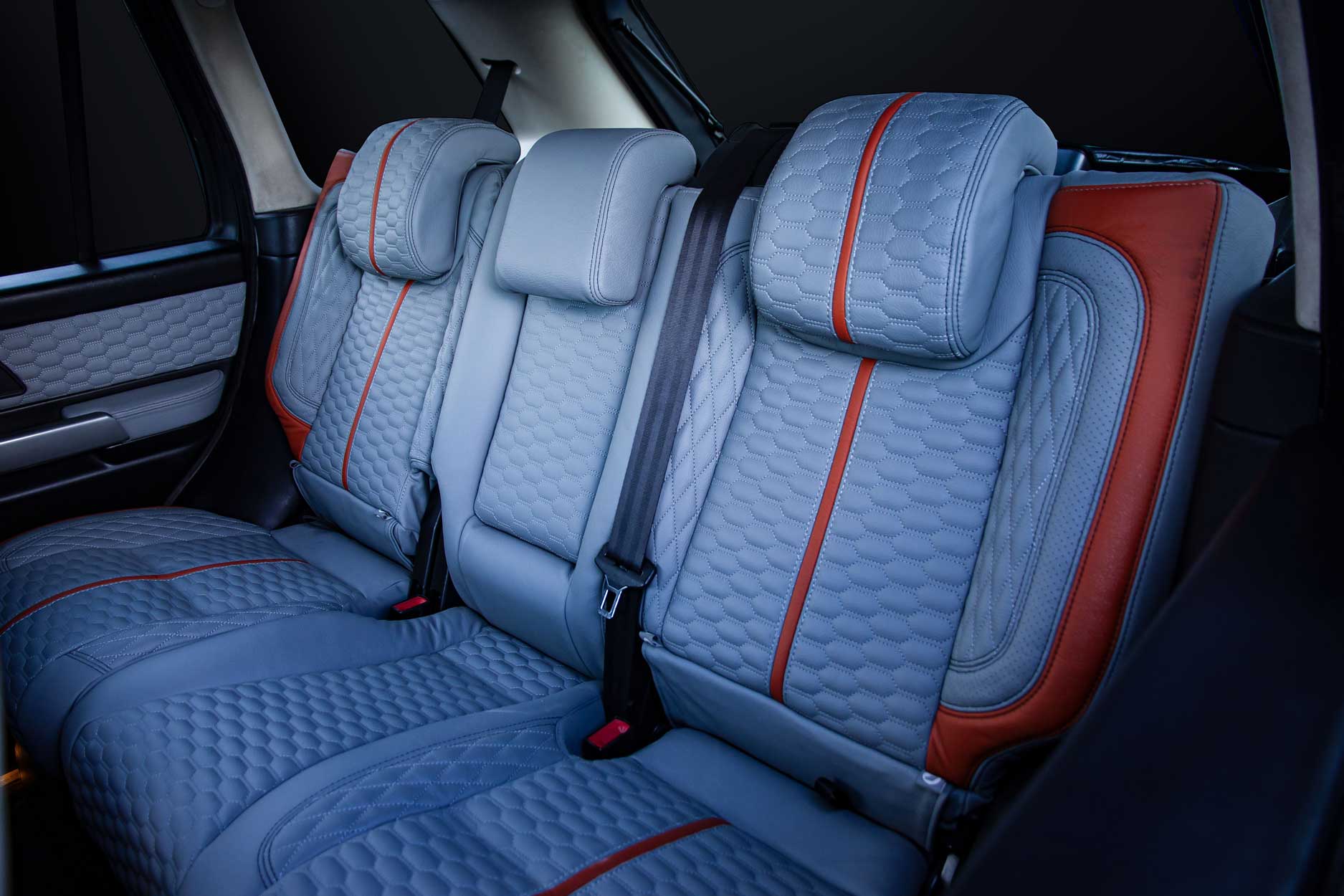 interior_gallery_classic_sport_320_grey_orange_passenger_side_rear