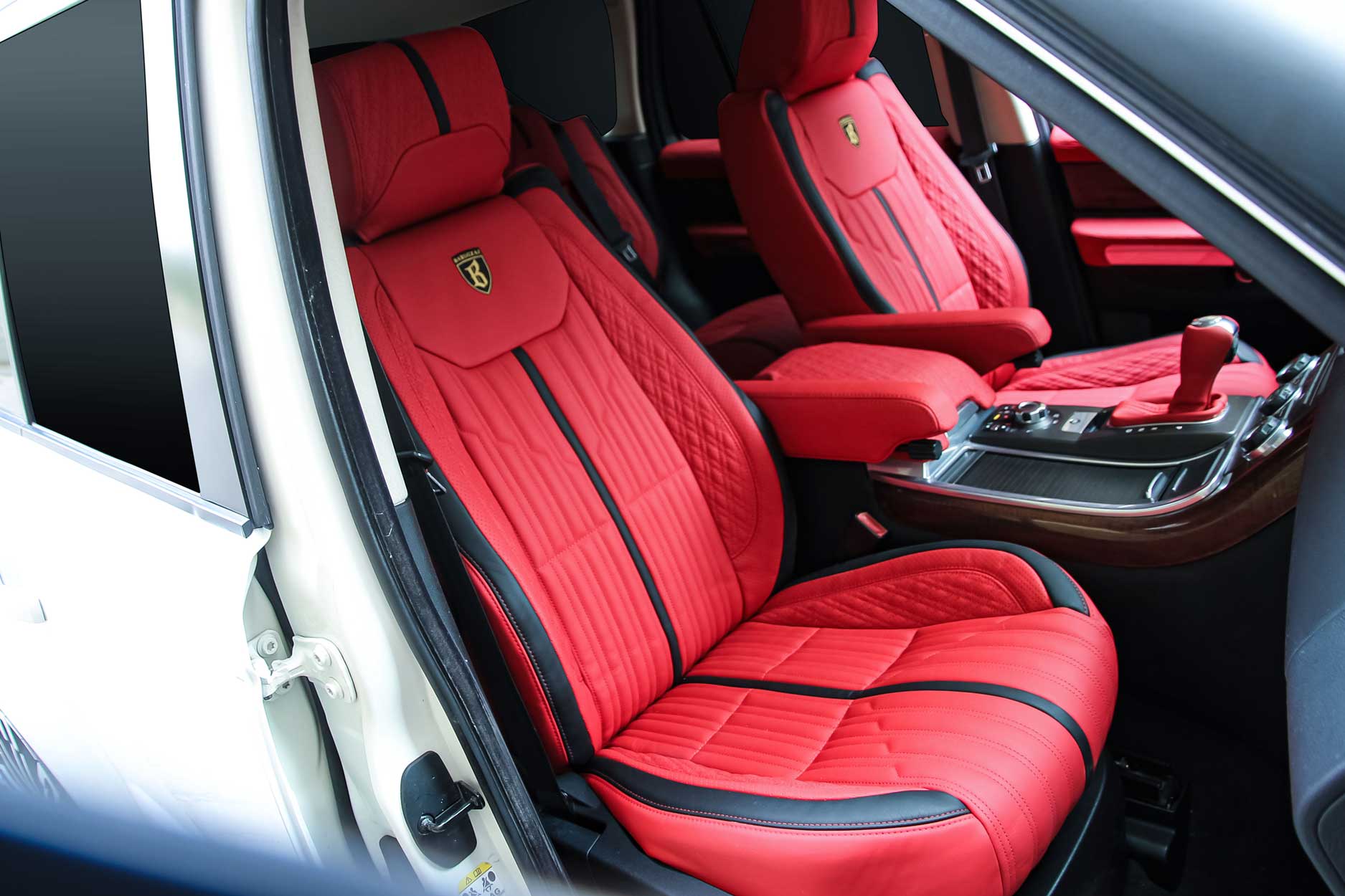 interior_gallery_classic_sport_320_red_black_driver_side_front