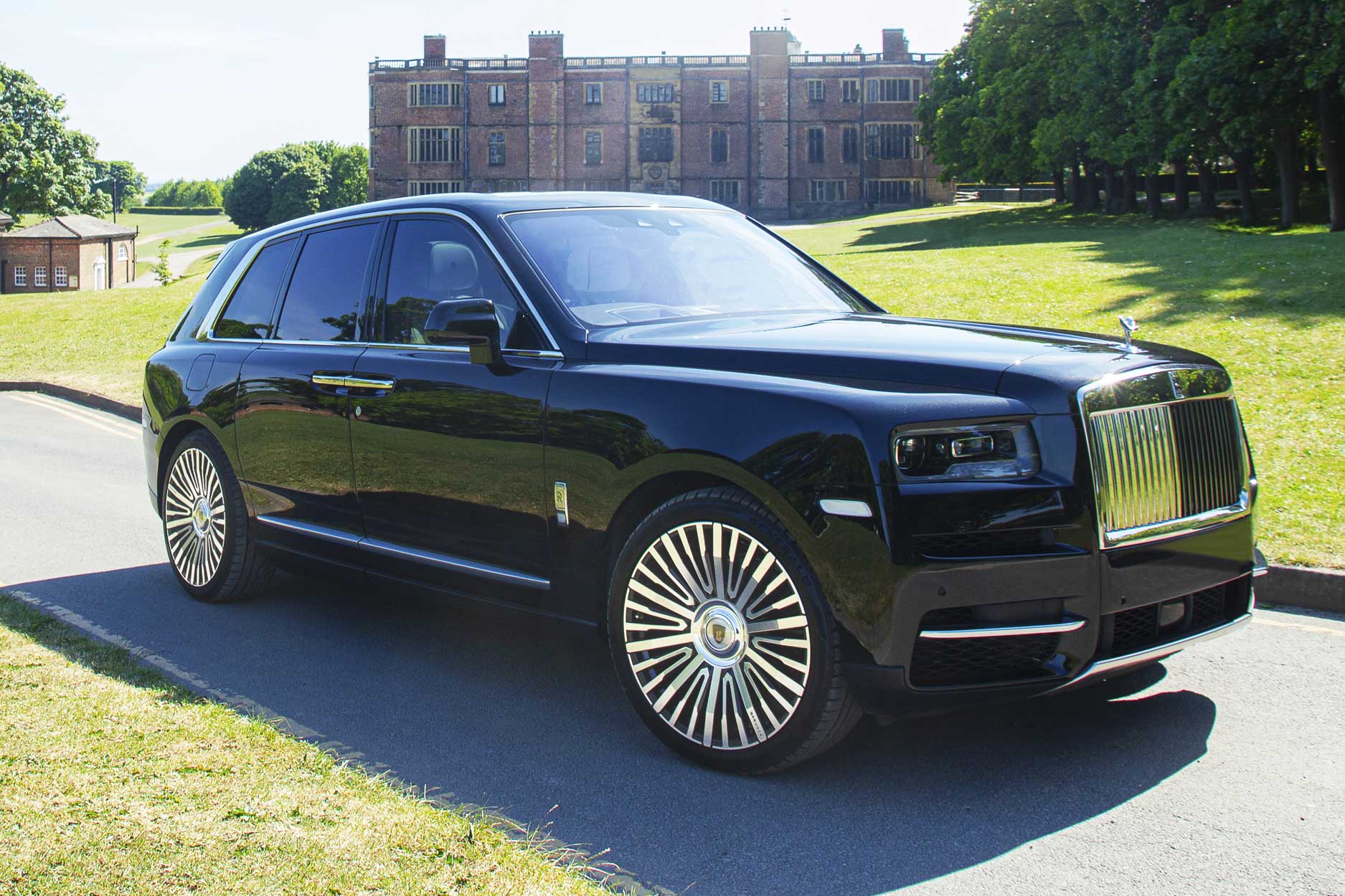 rolls_royce_cullinan_gallery_fr_qrtr_1