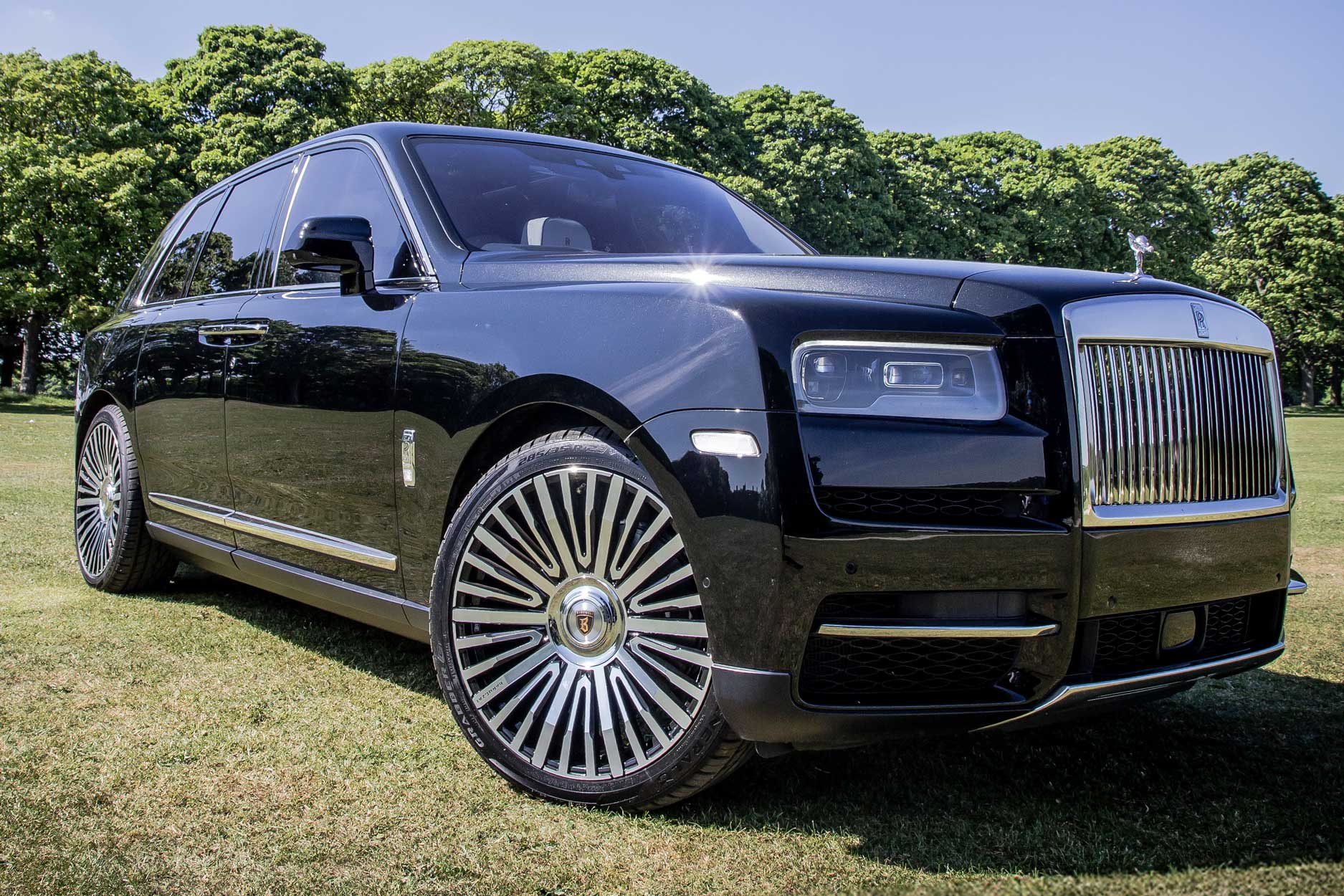 rolls_royce_cullinan_gallery_fr_qrtr_hero