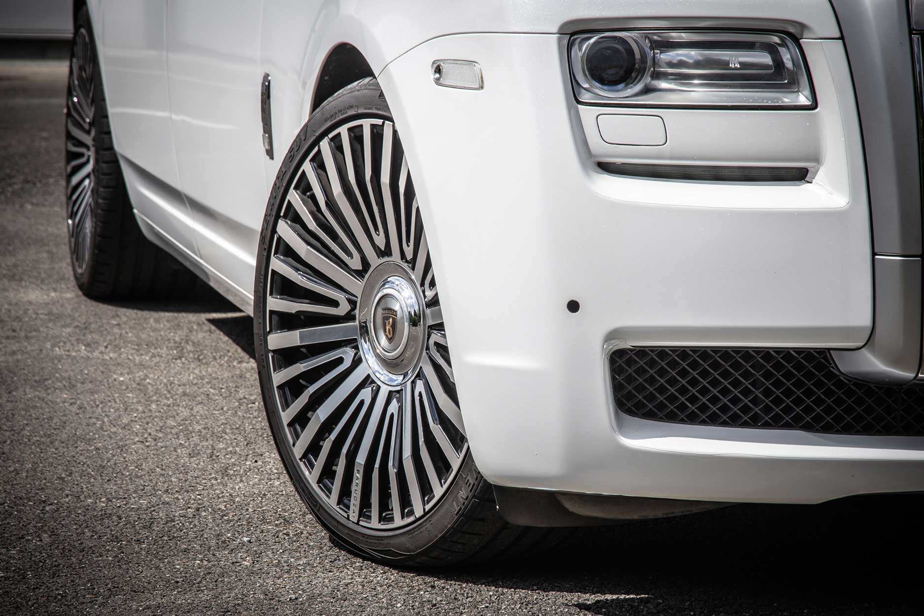 rolls_royce_ghost_s1_white_fr_qrtr_detail_for_gallery