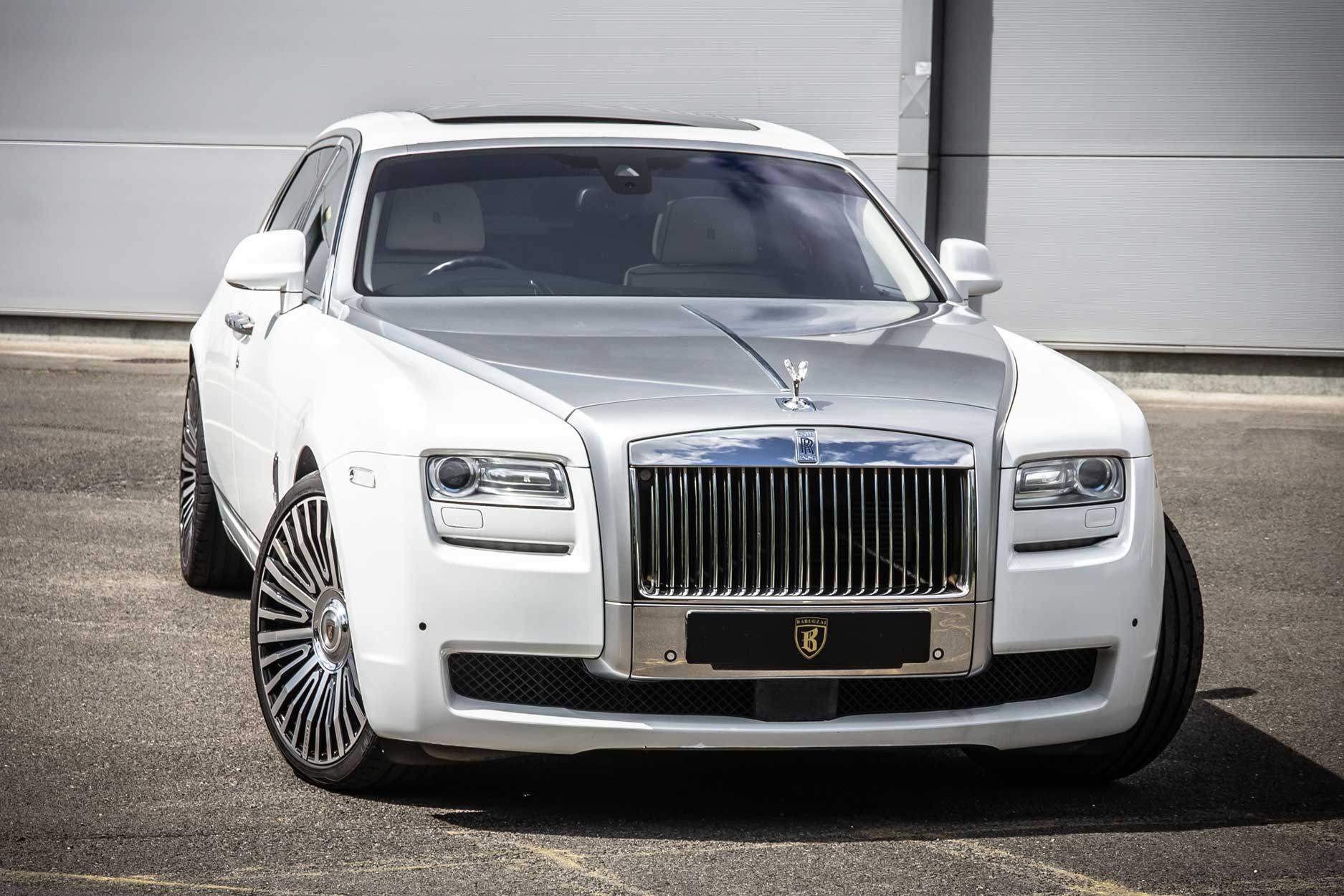 rolls_royce_ghost_s1_white_fr_qrtr_front_for_gallery