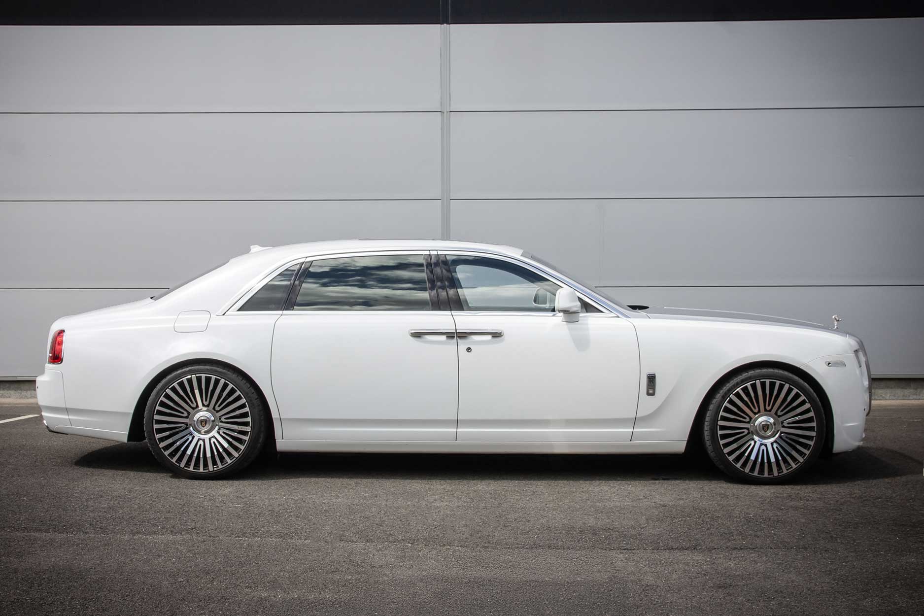 rolls_royce_ghost_s1_white_side_for_gallery