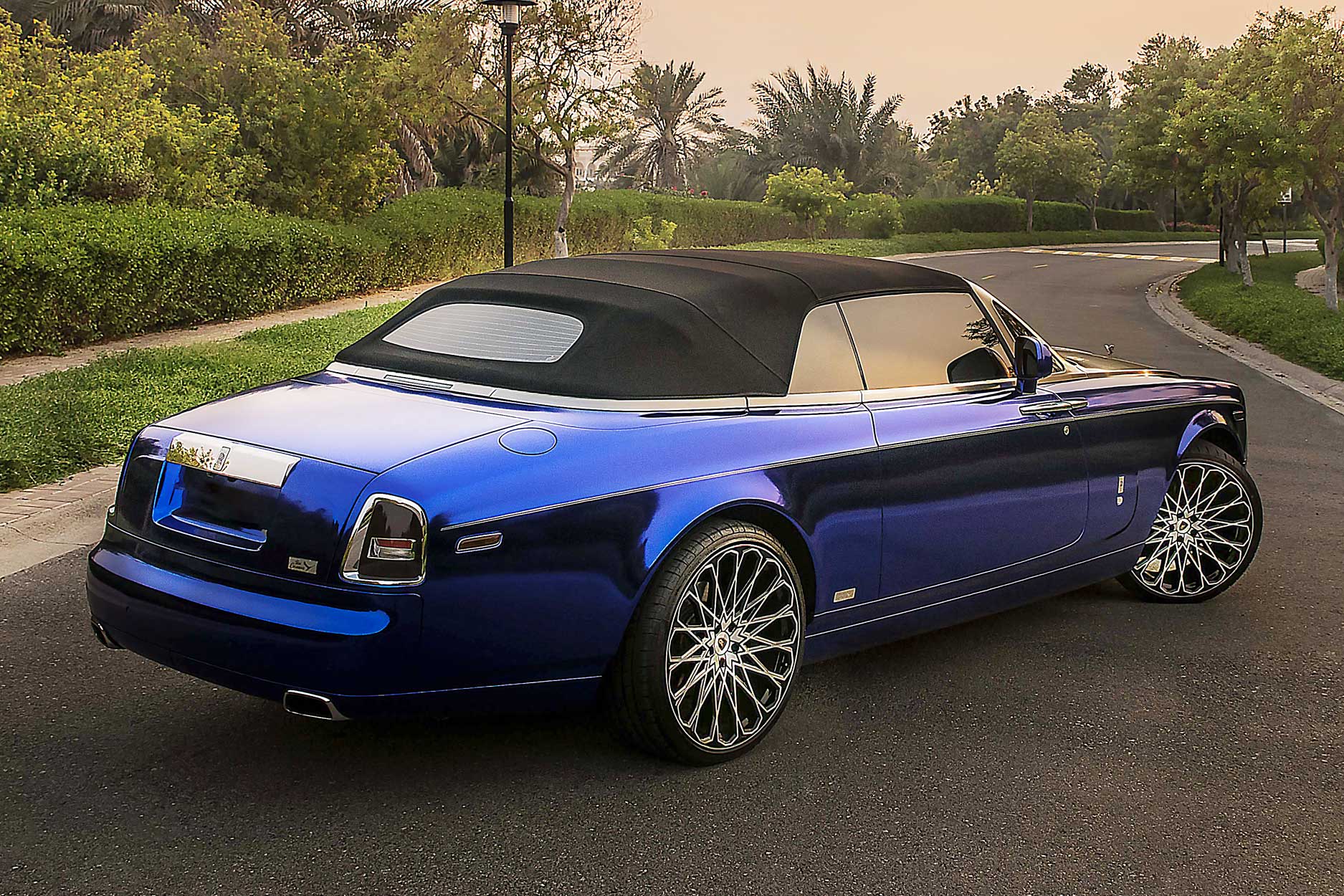 rolls_royce_phantom_drophead_gallery_rear_quarter